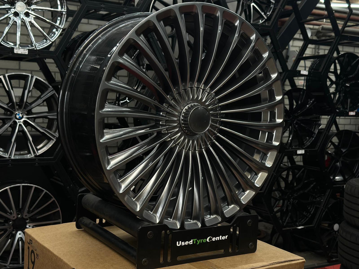 19" Maybach Style Hyper Black Breedset - 5x112